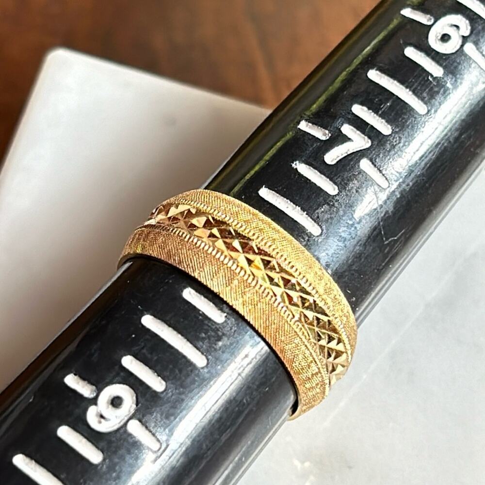 Men’s ring Wedding band 18Kt GE #480. Gold electroplated Size 8